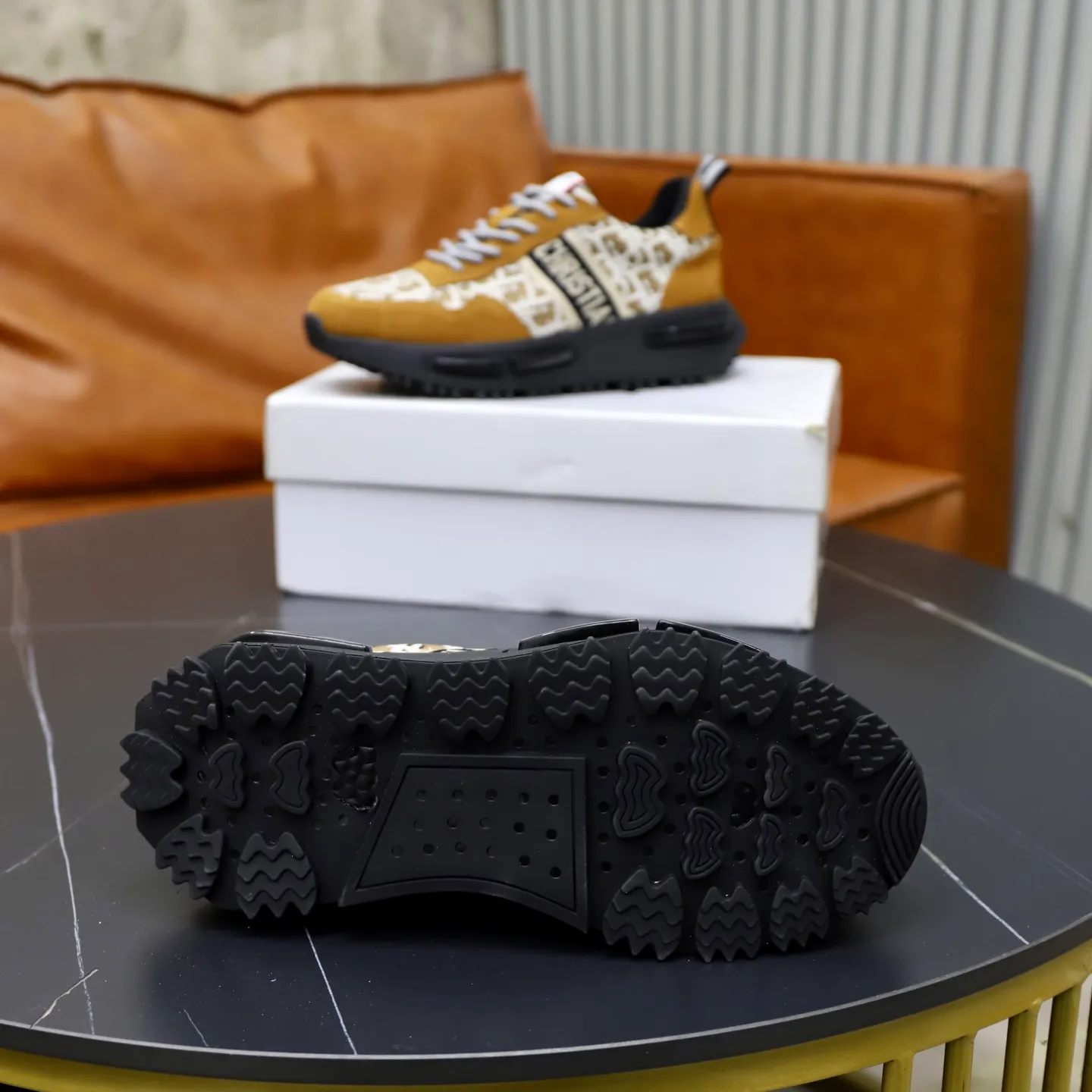 Ex-factory price: 442💰🙅‍♂️🙅‍♂️🙅‍♂️ Brand: Dior DIOR Standard code: 38-44 (45 customized) Grade: Same as the official website Material: Original cowhide material spliced with brand cloth Comfortable and breathable lining Lightweight and wear-resistant sports outsole Style category: Men's fashion casual shoes Running sports shoes Distinguished luxury brand elements Top luxury color: actual picture color
